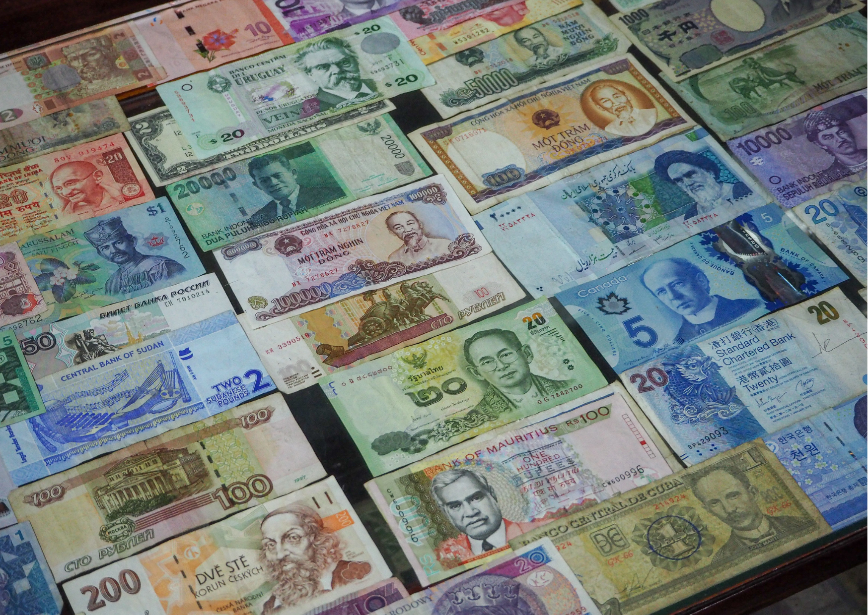 Waarom is geld in het ene land meer waard dan in het andere?